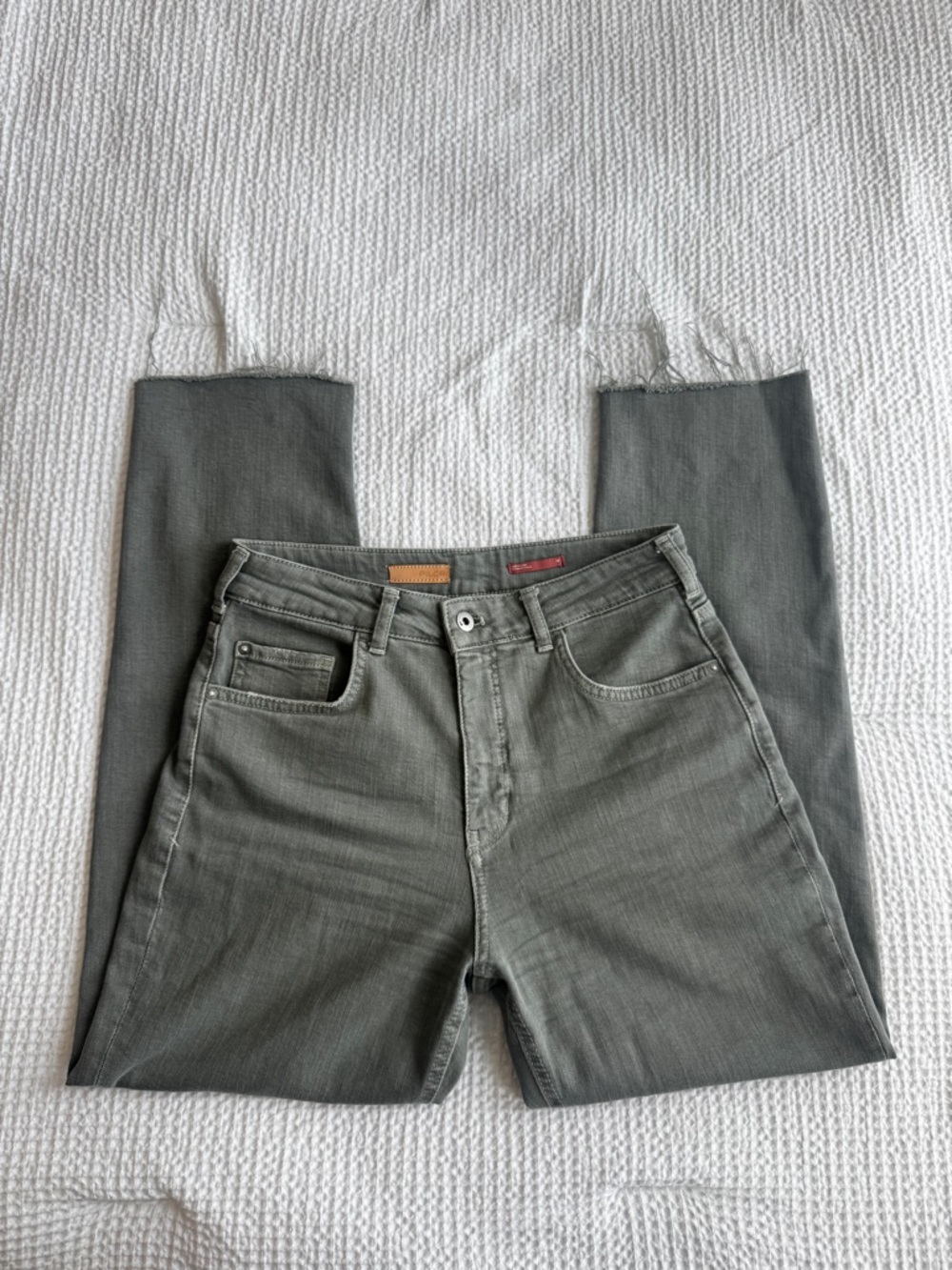 Size 28 women’s pilcro straight Olive green jeans